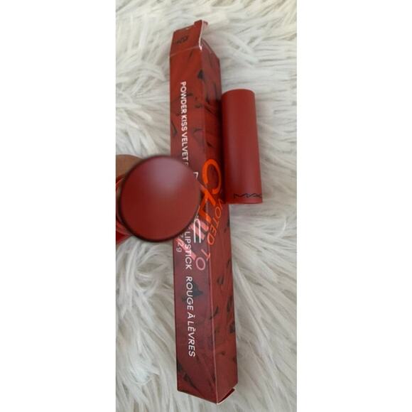 NEW MAC Powder Kiss Velvet Blur Slim Stick Lipstick In Devoted To Chili 2g - Picture 6 of 10